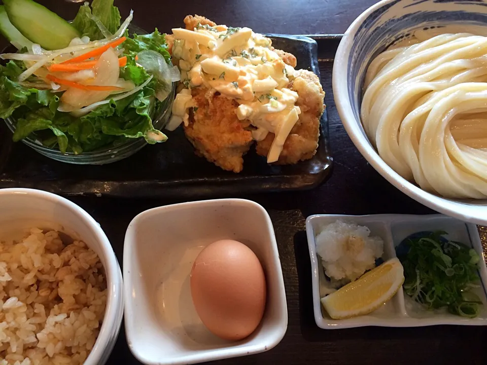 とり天セット(冷やぶっかけうどん、とり天タルタルソース、麦飯、サラダ)|buhizouさん