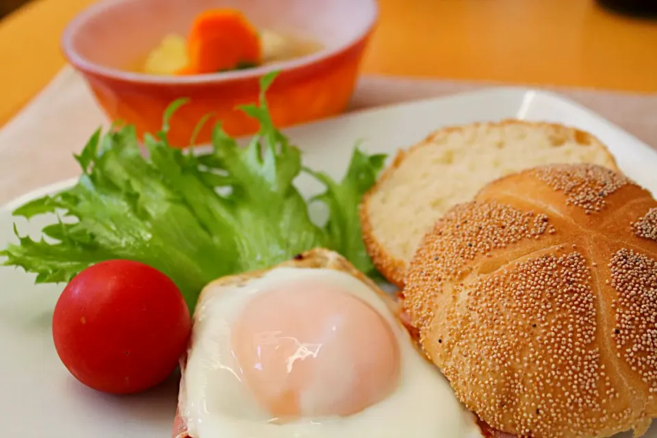 のりちゃんの手作りパンで朝食～|ちびめがさん