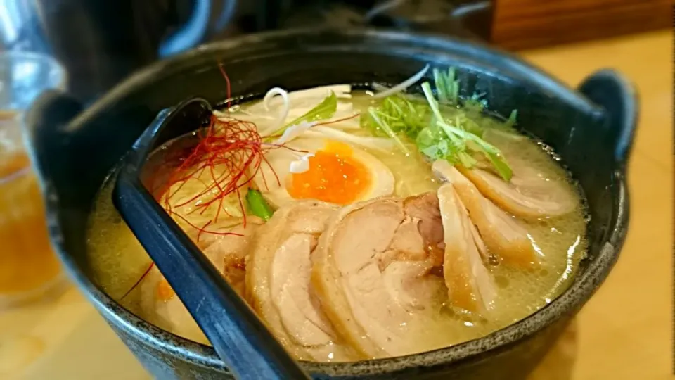 そばじんの鶏そば！
鶏白湯がとても美味しい！|Hirokazu Wakeさん