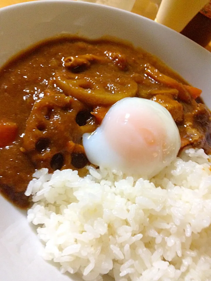 Snapdishの料理写真:温玉・野菜カレー|沖縄「ピロピロ」ライフさん