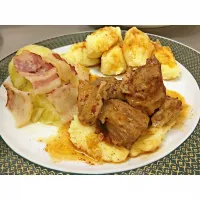 Pork Goulash serve with mase potatoes|MARKKMPさん