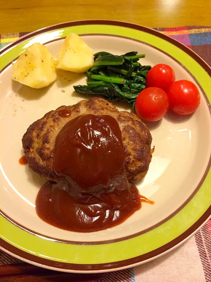 ハンバーグで夕食🍔🍔|かずみさん