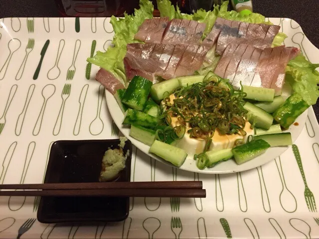 ワカナのお刺身、レタス、塩もみキュウリの胡麻油和え、冷奴❗️꒰#'ω`#꒱੭✨|サソリさん