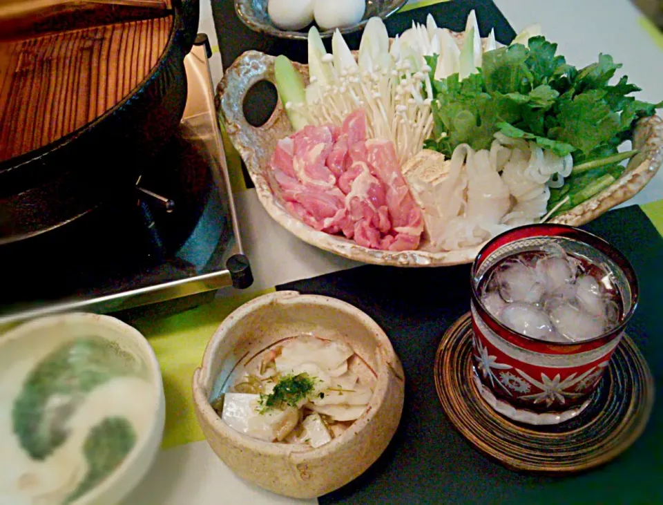 帰宅後１５分で捏造した鶏すき焼きどす🐔鍋料理はシュフの味方ですわ🍲|にゃあ（芸名）さん