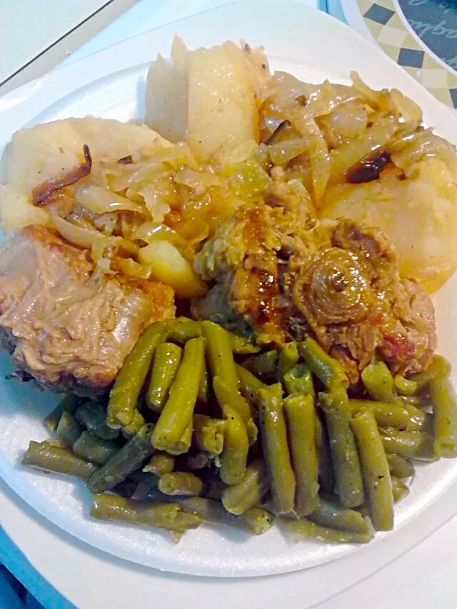 Ox Tails & Potatoes w/onions & String Beans|Rashawnda Cashawn Hargoさん