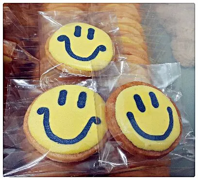 Happy Smiling Icing Cookies|Gi Gi 's Bakeryさん