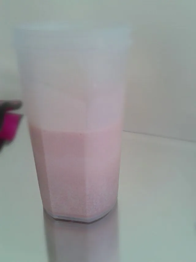 Snapdishの料理写真:15/11/2014 - desjejum

shake proteico (whey de chocolate + morangos + leite desnatado + gelo)|Gabriela Baptistaさん