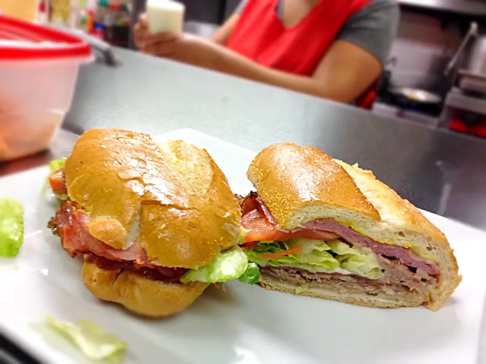 Snapdishの料理写真:Cuban Sandwich|Mike Mullenaxさん