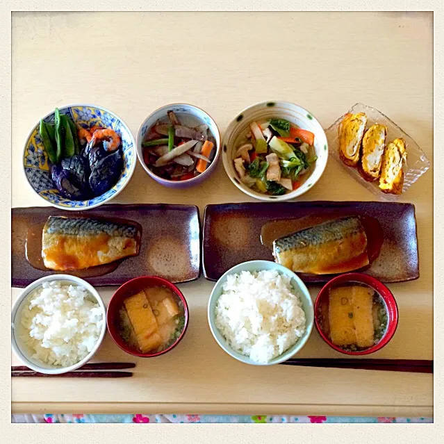 白米☆鯖の味噌煮☆なすの煮浸し☆牛肉とごぼうの煮物☆野菜炒め☆甘い玉子焼き☆お味噌汁♪(๑ᴖ◡ᴖ๑)♪|とまこ(*^o^*)さん