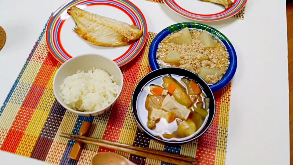 今日の夕食 つぼ鯛の一夜干し、かぶのそぼろ煮、けんちん汁|pinknari🐰🌈さん