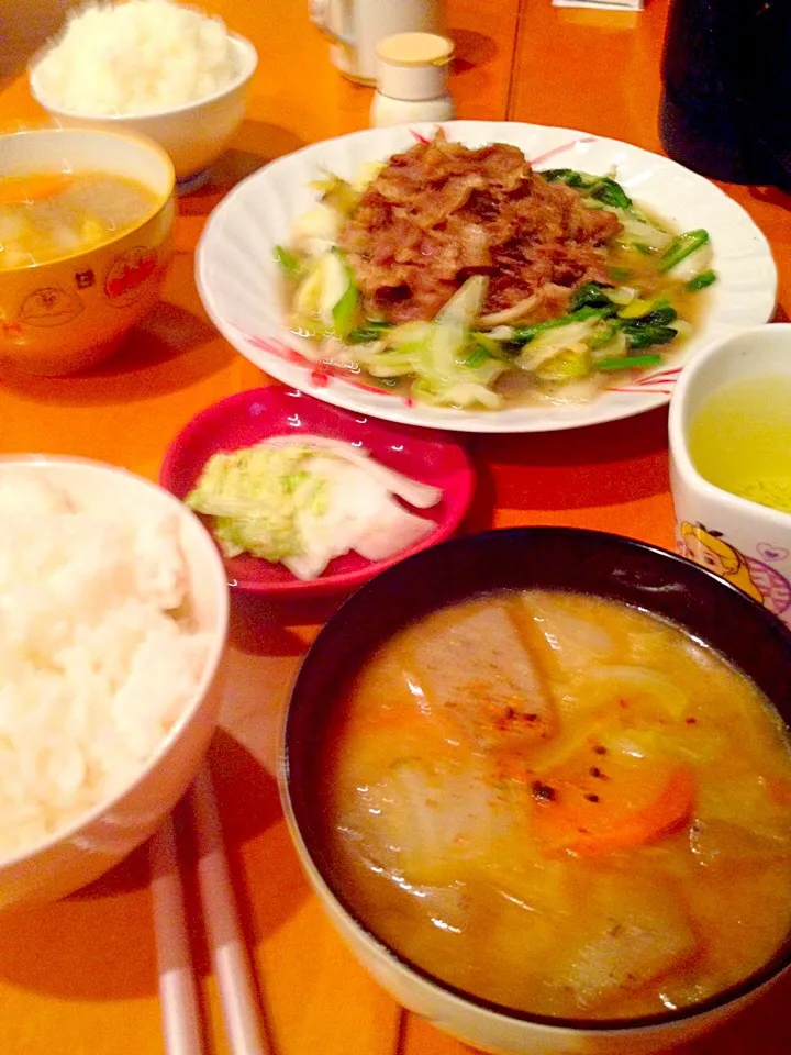 牛肉のしぐれ煮、キャベツほうれん草の炒め煮、けんちん汁(里芋、大根、人参、白菜、蒟蒻、椎茸) 大根と白菜の浅漬け|ch＊K*∀o(^^*)♪さん