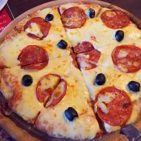 Snapdishの料理写真:Salami pizza|Masumi Shiratoriさん