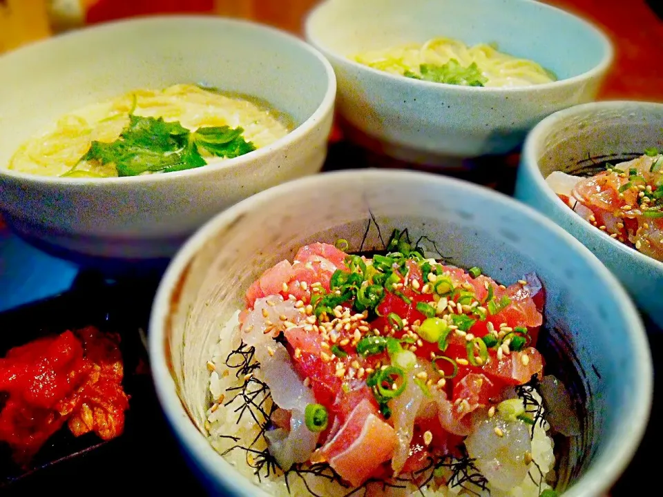 Snapdishの料理写真:ユッケ丼＆玉子すば(キムチ付)|いちどぅしさん