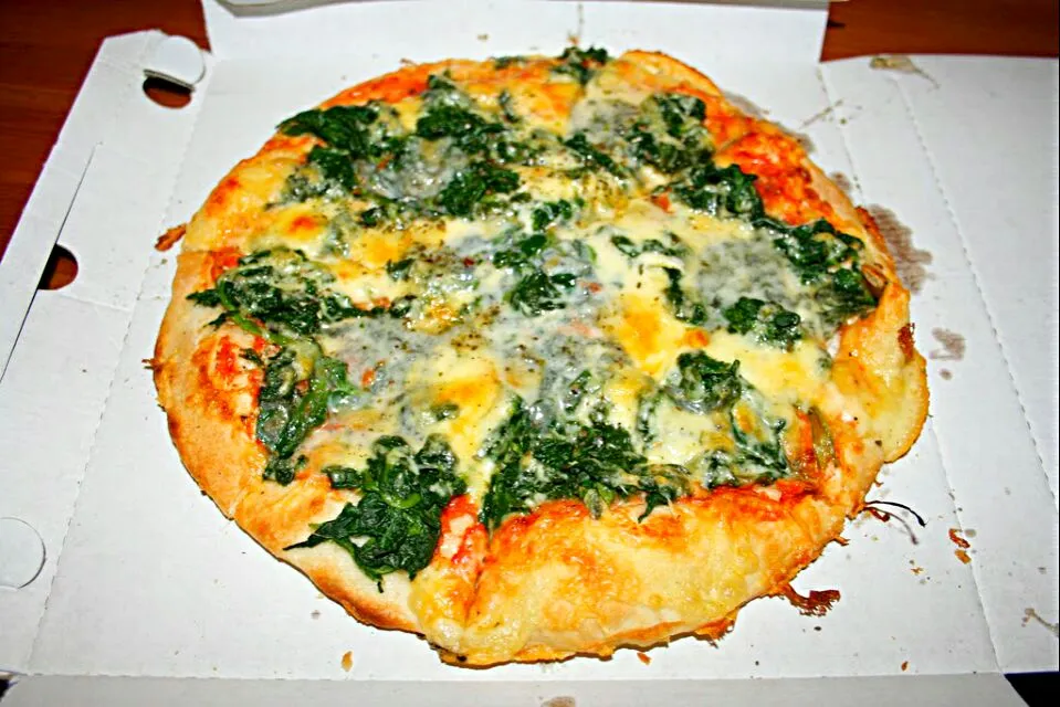 Spinach Alfredo Pizza 🍕 🍕 🍕 having lunch with my Lil Foodie Princess #Pizza|Alisha GodsglamGirl Matthewsさん