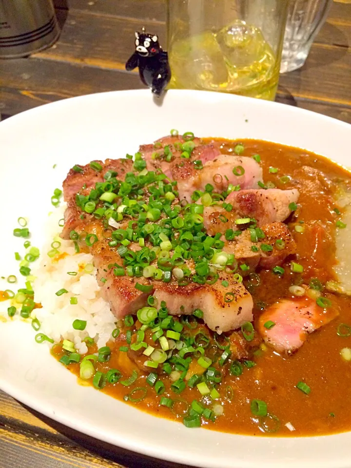 Snapdishの料理写真:Two Sam's Up ちょっとリッチにトンテキカレー|大阪カレー部長さん