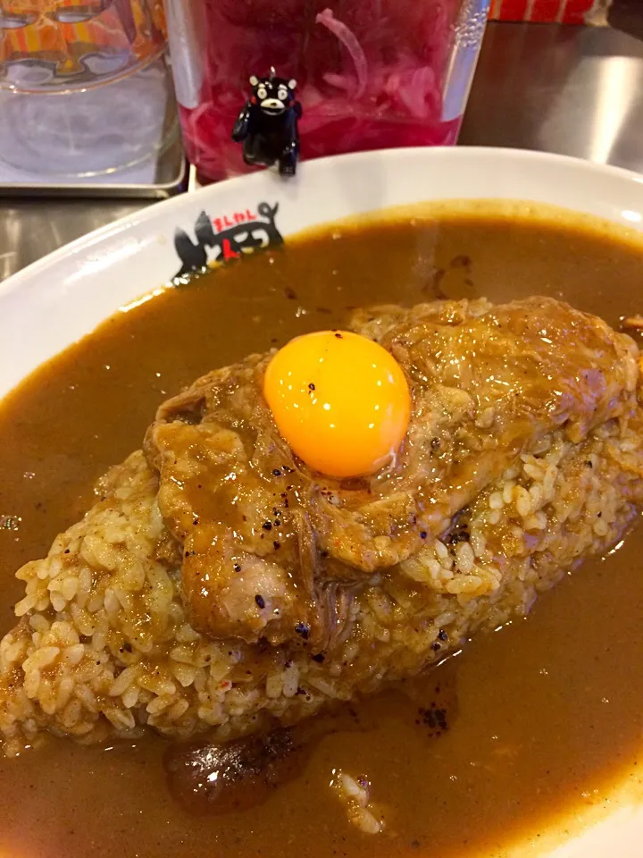 まんねんとんこつカレー（とろ肉に玉子のせ）|大阪カレー部長さん