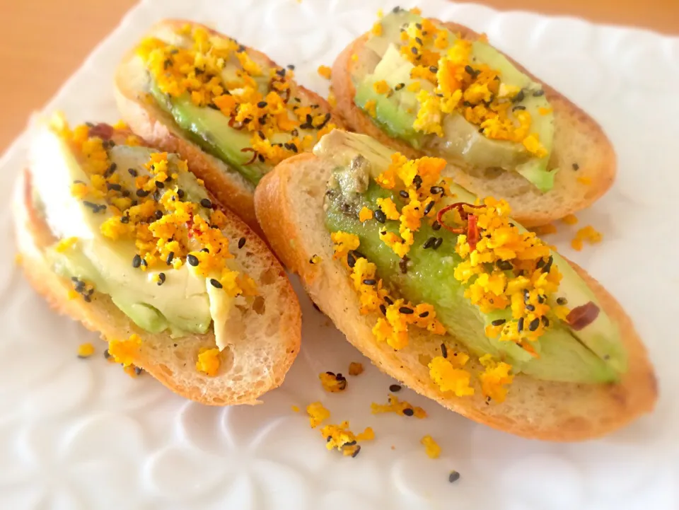 Sourdough bread with crused avocado|Masakiさん