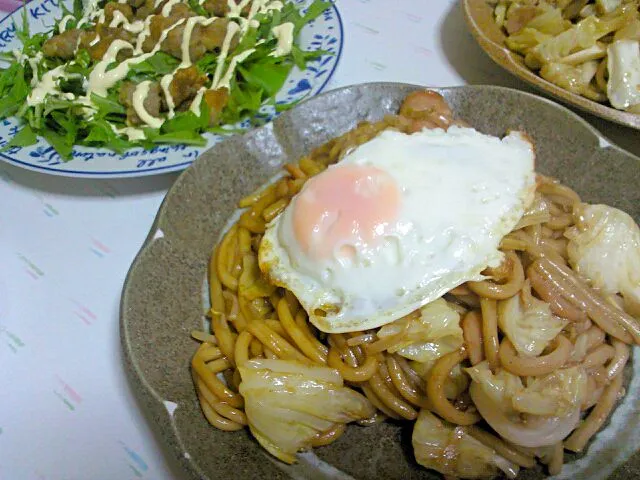 焼きそば☆軟骨唐揚げと水菜のサラダ|みぽりんさん