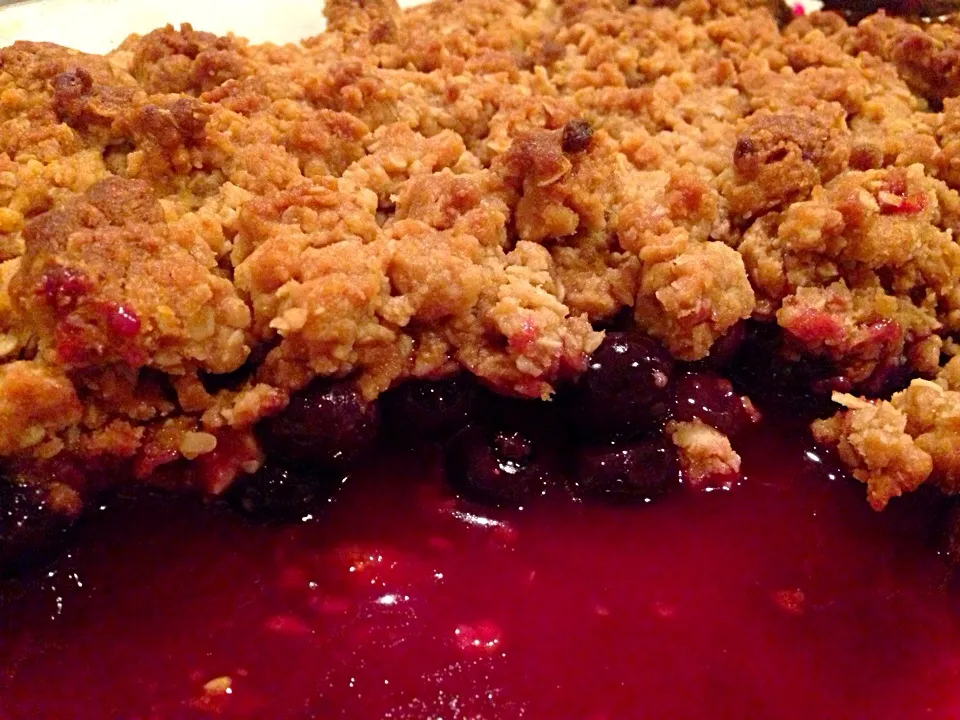 Snapdishの料理写真:Raspberry Crumble|Nan Nualphanさん