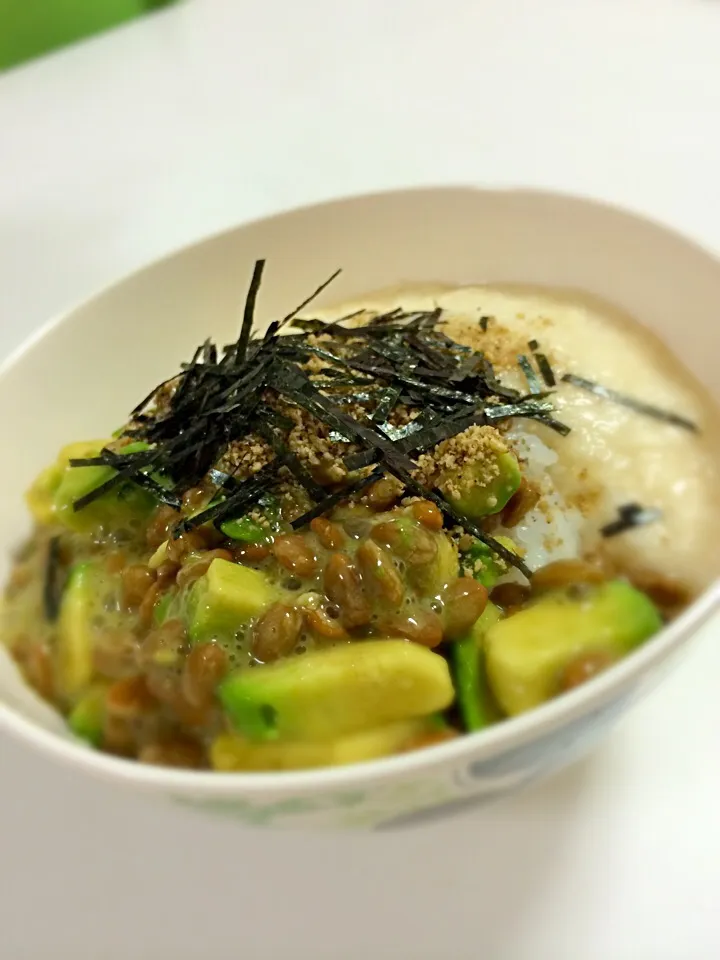 アボカド納豆やまかけ丼|平澤友恵さん