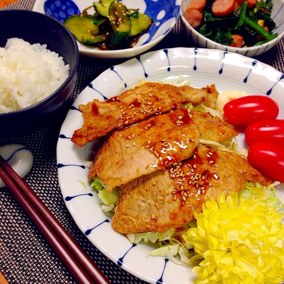 食用菊を貰ったのだけれど、食べ方がわかりません。。。とりあえず生姜焼きに添えてみました。2014/11/19|☆*yuko's kitchen*☆さん