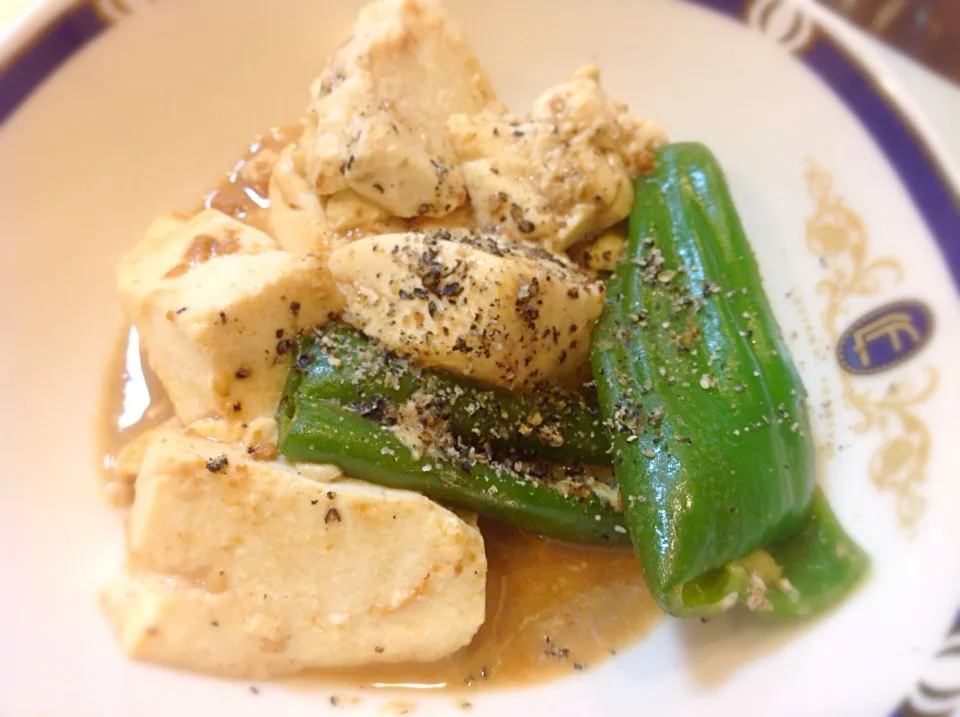 ヘルシーにお豆腐とピーマン😋ゴマ風味|アライさんさん