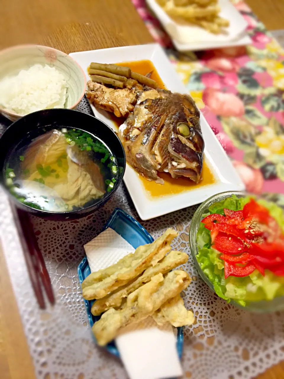 Snapdishの料理写真:鯛のかぶと煮、潮汁、ゴボウのてんぷら、サラダ|あつこさん