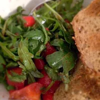 Snapdishの料理写真:Rucola salad with strawberries-topped with balsamic and virgin olive oil dressing & whole wheat bread|Alexさん