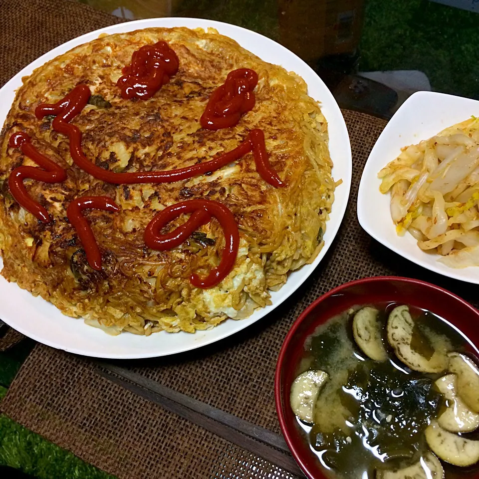 卵焼き焼きそば、ナスとワカメのお味噌汁、白菜のゆず本おかか和え|Snack PIYOさん