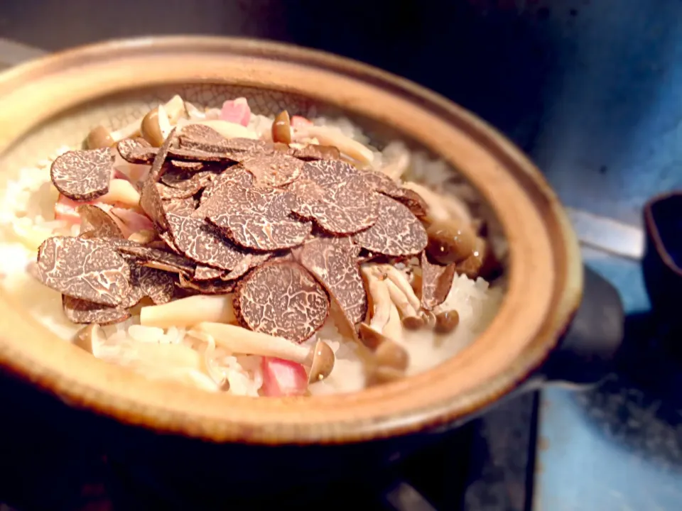 黒トリュフ土鍋御飯|炊かれたいオトコ おこん 小栁津さん