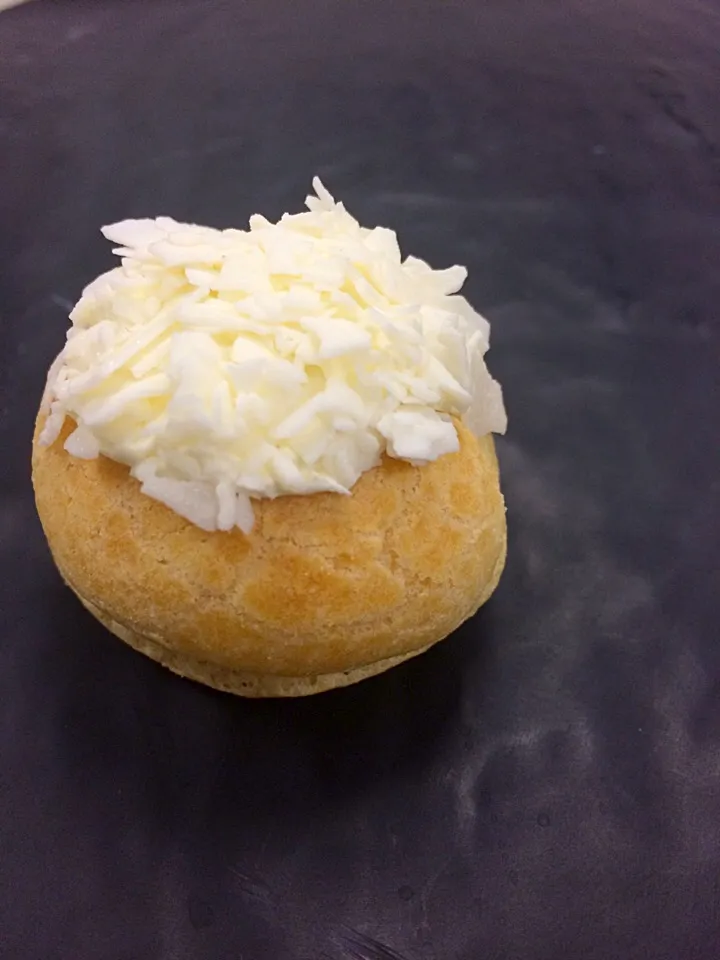 White chocolate cream puff|Milka Papricaさん