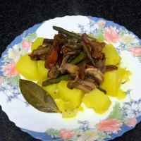 Snapdishの料理写真:patatas escabechadas con revuelto de champiñones, niscalos y espárragos.|nuria wassabiさん