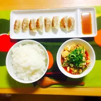 Snapdishの料理写真:麻婆豆腐、手作り餃子|conamesiさん