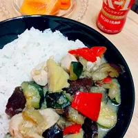 朝食にチャチャっとグリーンカレー😁
朝からガッツリ、スパイシー👍|Mayumi Katoさん