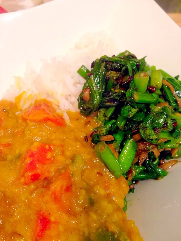 かぼちゃとにんじんのダルカレーとアスパラ菜のサブジ^ ^ pumpkin and carrot dal curry amd asparagus leaf subji|Tanuさん