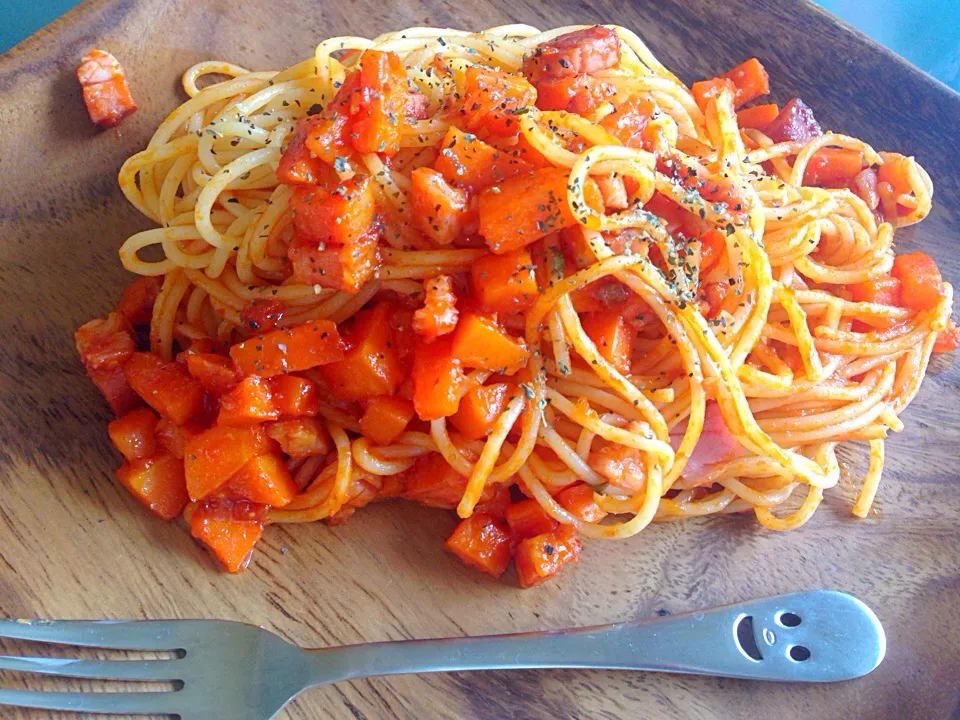 Snapdishの料理写真:トマトとにんじんベーコンのパスタ|Fumiko Fujimotoさん