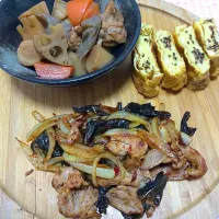 Snapdishの料理写真:筑前煮、卵焼き、牛肉と玉ねぎ炒め|ゆちさん