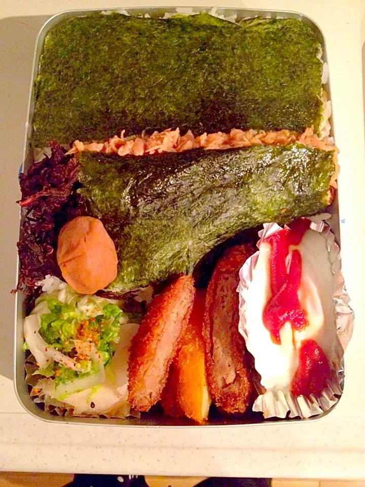 Snapdishの料理写真:パパお弁当🍱 トンカツ＆メンチカツ  目玉焼き  白菜の浅漬け  梅干し  ツナ海苔弁当|ch＊K*∀o(^^*)♪さん