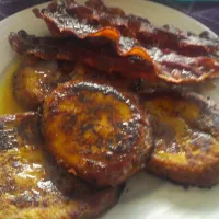 homemade french toast w/molasses syrup and crispy bacon! 😋😋😋😋 #Breakfast/Brunch|Tricia Bouttéさん