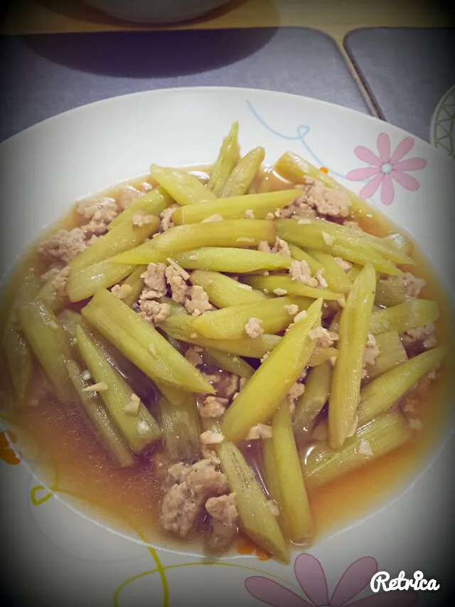 Stir-fried Lotus Stem with Minced Pork|Littleaber Hanaさん