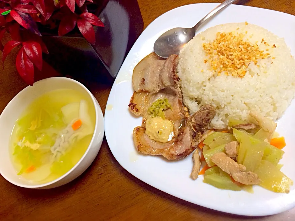 Tonight's Special Sizzling porckchop and sauteed sayote   With dumpling soup ☺️|analynさん