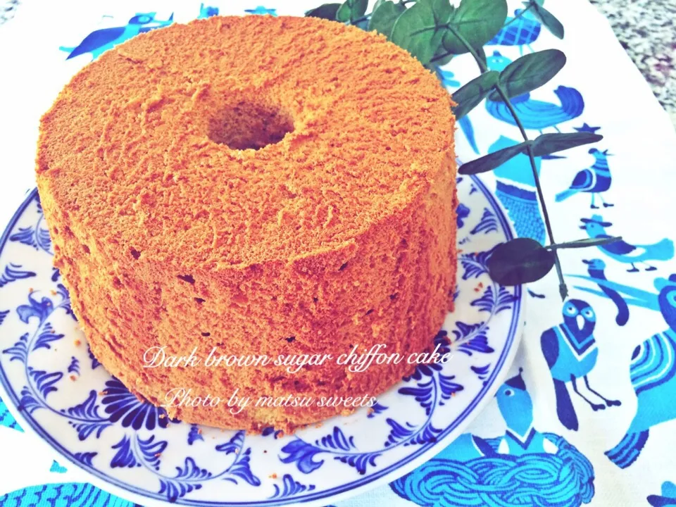 Dark brown sugar chiffon cake|Matsu sweetsさん