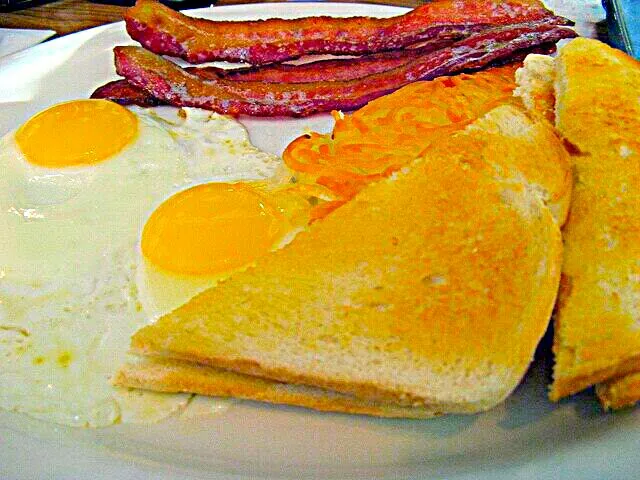 🍳 🌞 🍳 EGGCELLENT Way to Start the Day 🍳 🌞 🍳 #Breakfast/Brunch #Pork #Bacon #Eggs #Hashbrown #Bread #Toast|Alisha GodsglamGirl Matthewsさん