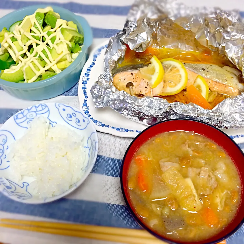 鮭のホイル焼き、なっとう汁、アボカドサラダ|mayuさん