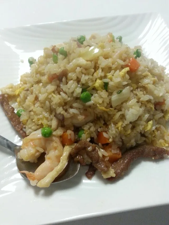 chix, shrimp, and beef fried rice.|Polly Gelfusoさん