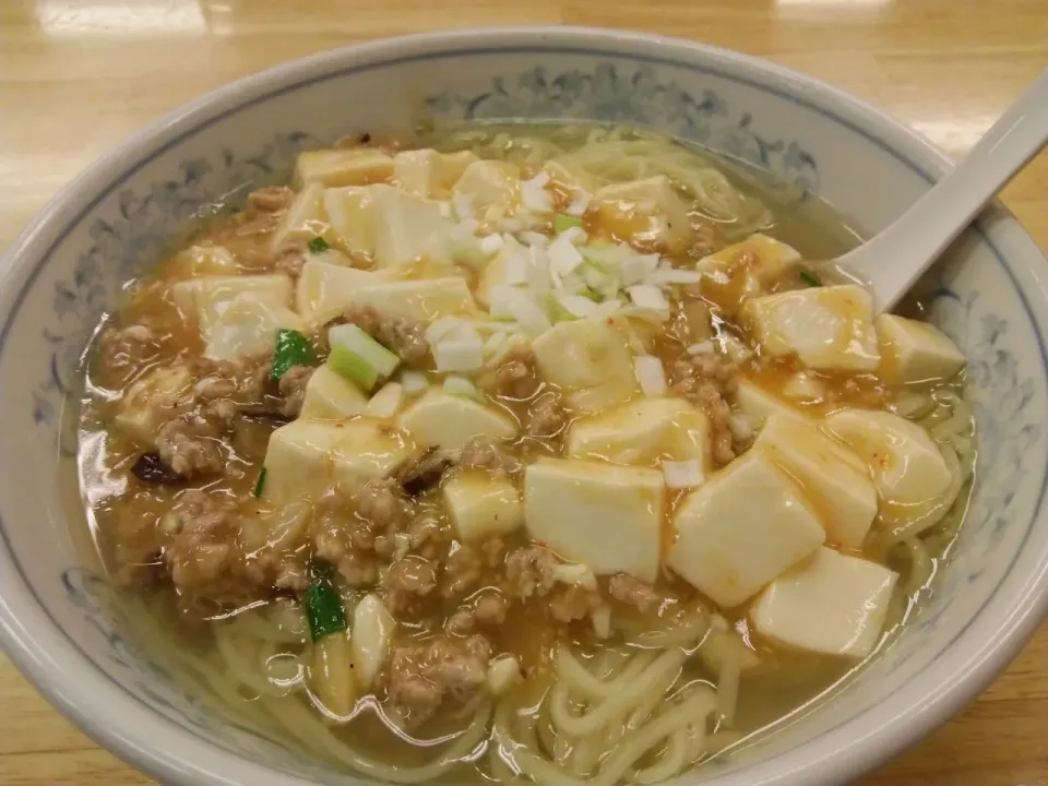 ぎょうざの満州、塩麻婆豆腐ラーメンを大盛りで676円。|東京ライオンズさん