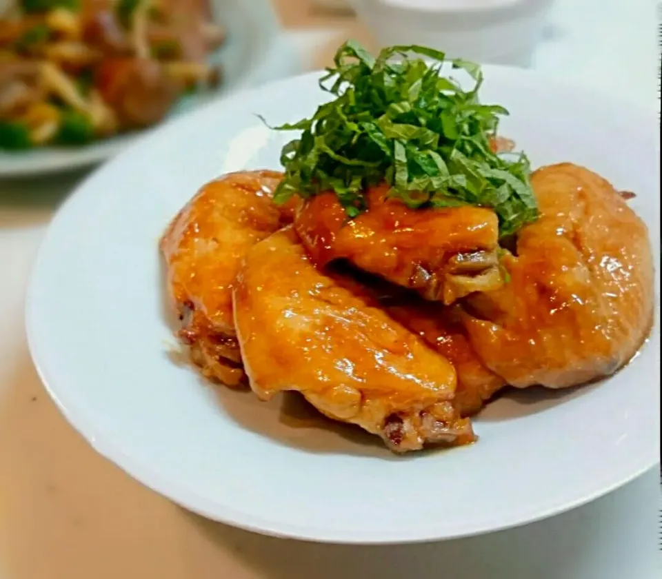 Yumiさんの 🐔手羽のニンニク風味甘辛煮|うさかめさん