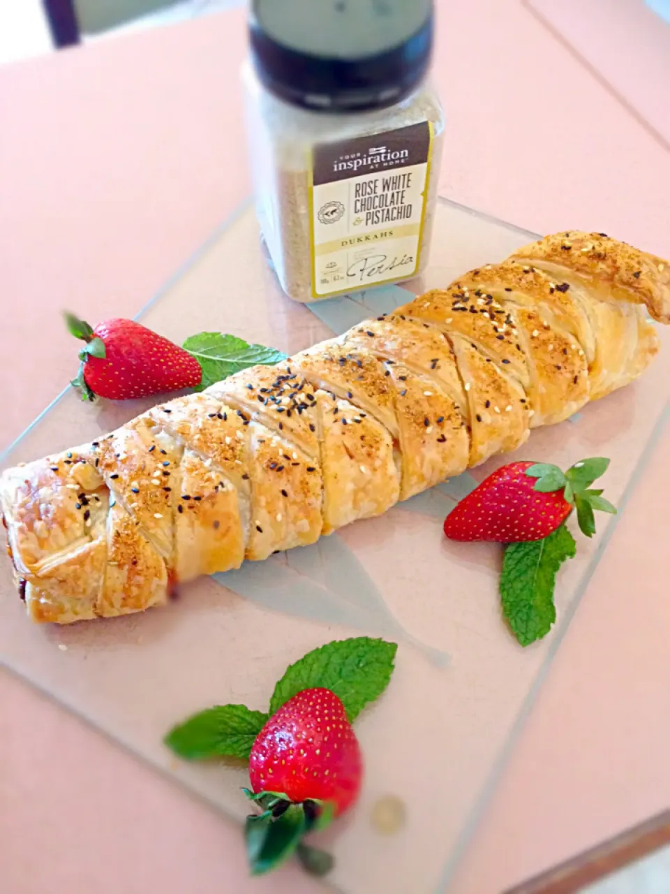 Strawberry and cream braided bread with Rose White Chocolate & Pistachio Dukkahs. Yummy😋|Anh Toさん