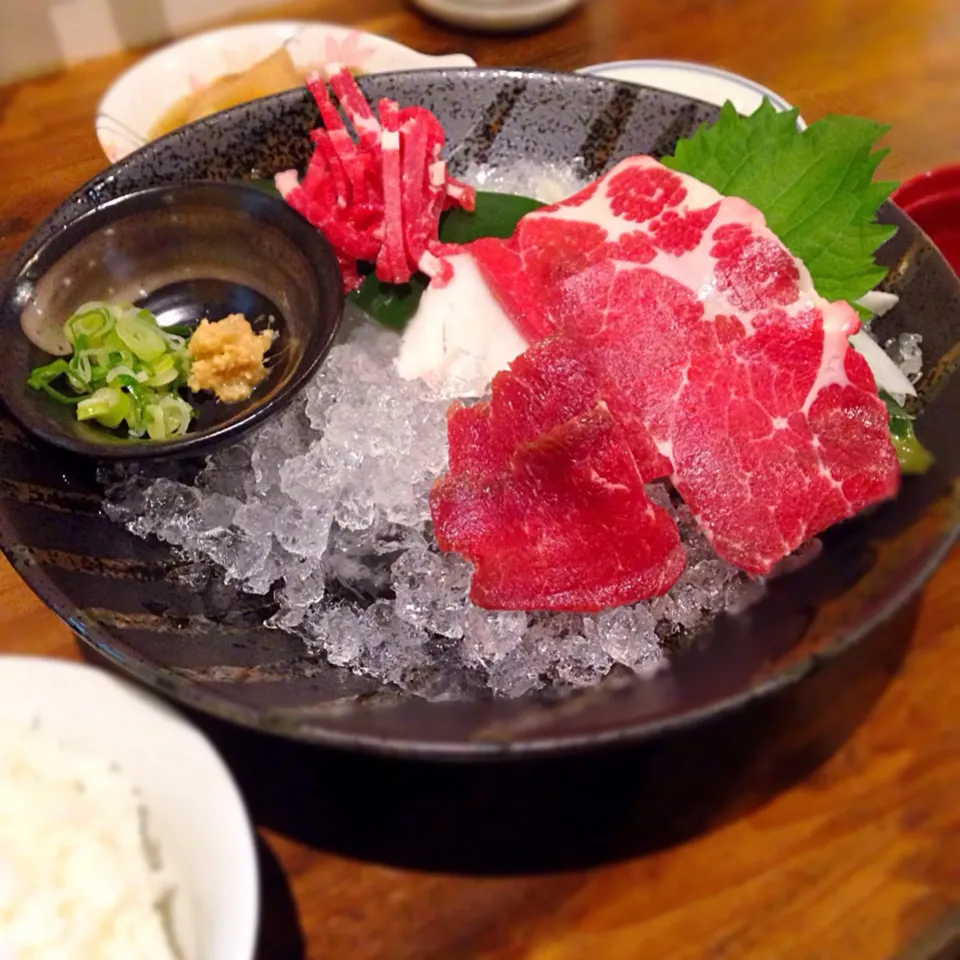 Snapdishの料理写真:馬刺し定食|ふじわりゃさん