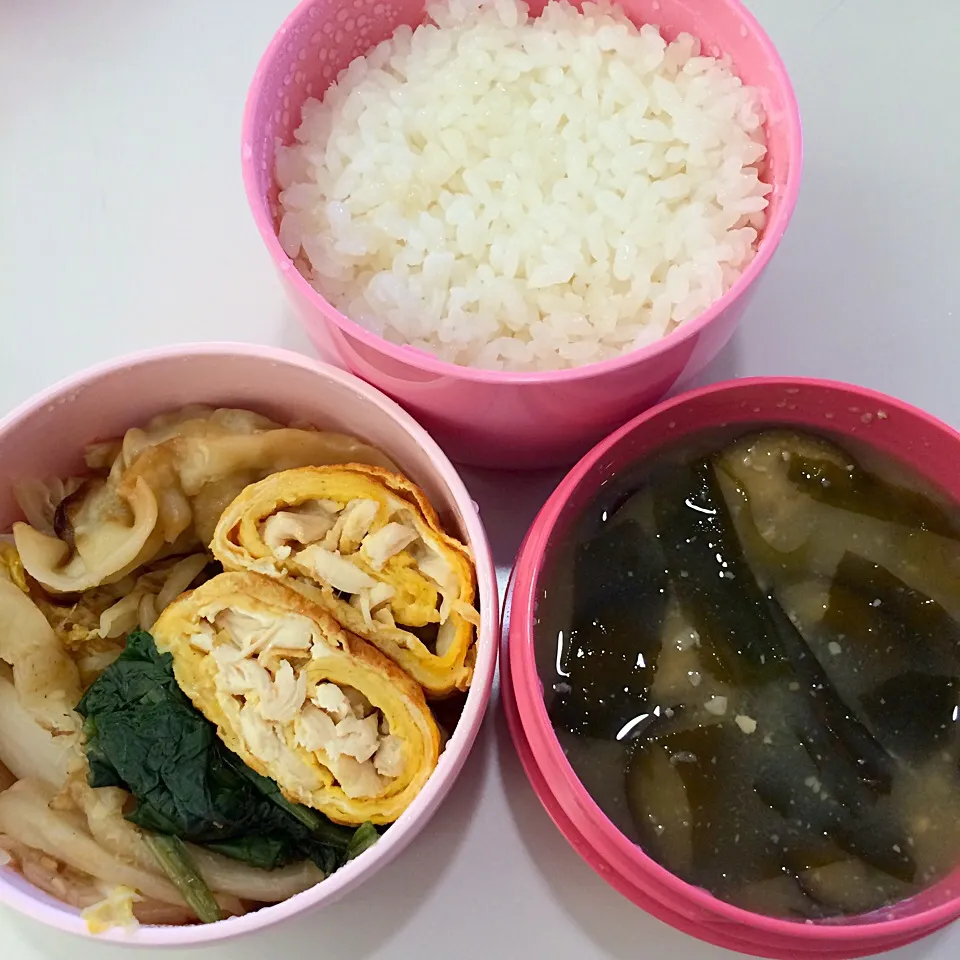 Snapdishの料理写真:白菜のゆずぽん和え、ほうれん草おひたし、餃子、ささみ卵焼き、茄子とわかめのお味噌汁。|Snack PIYOさん